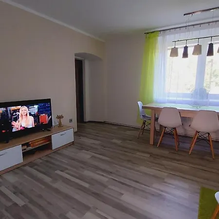 Moderni Klidny V Prirode, S Parkovanim. Nove Mesto nad Metuji