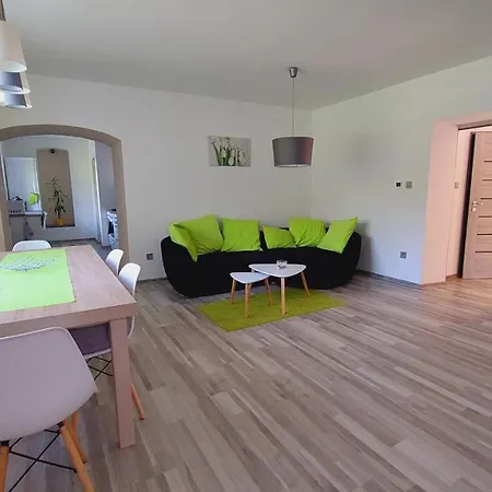 Moderni Klidny V Prirode, S Parkovanim. Apartment
