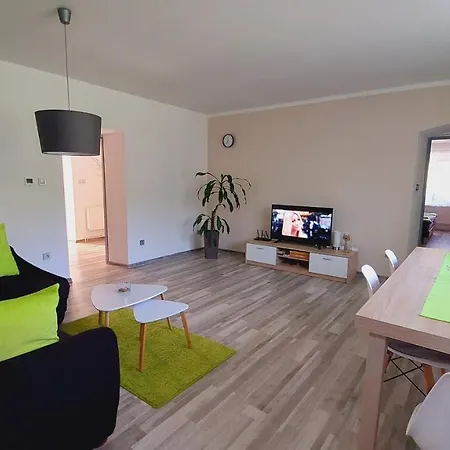 Moderni Klidny V Prirode, S Parkovanim. Apartment *